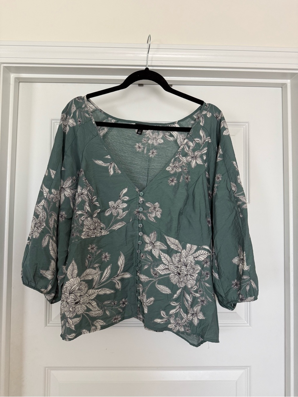 Torrid Floral Button-Front V-Neck Blouse — Sage Green